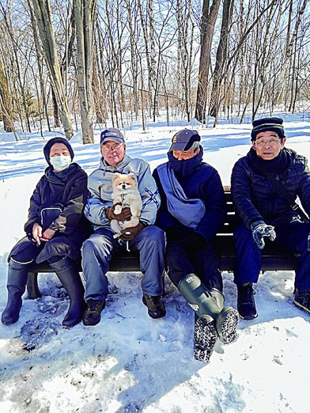 雪道の散歩は､あ～ぁ疲れたね。