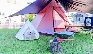 今日は、お庭でキャンプだど～!!